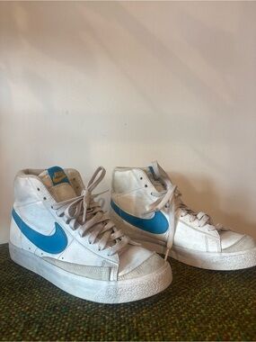 Nike Men’s High-Top Sneakers in White with Blue Swoosh